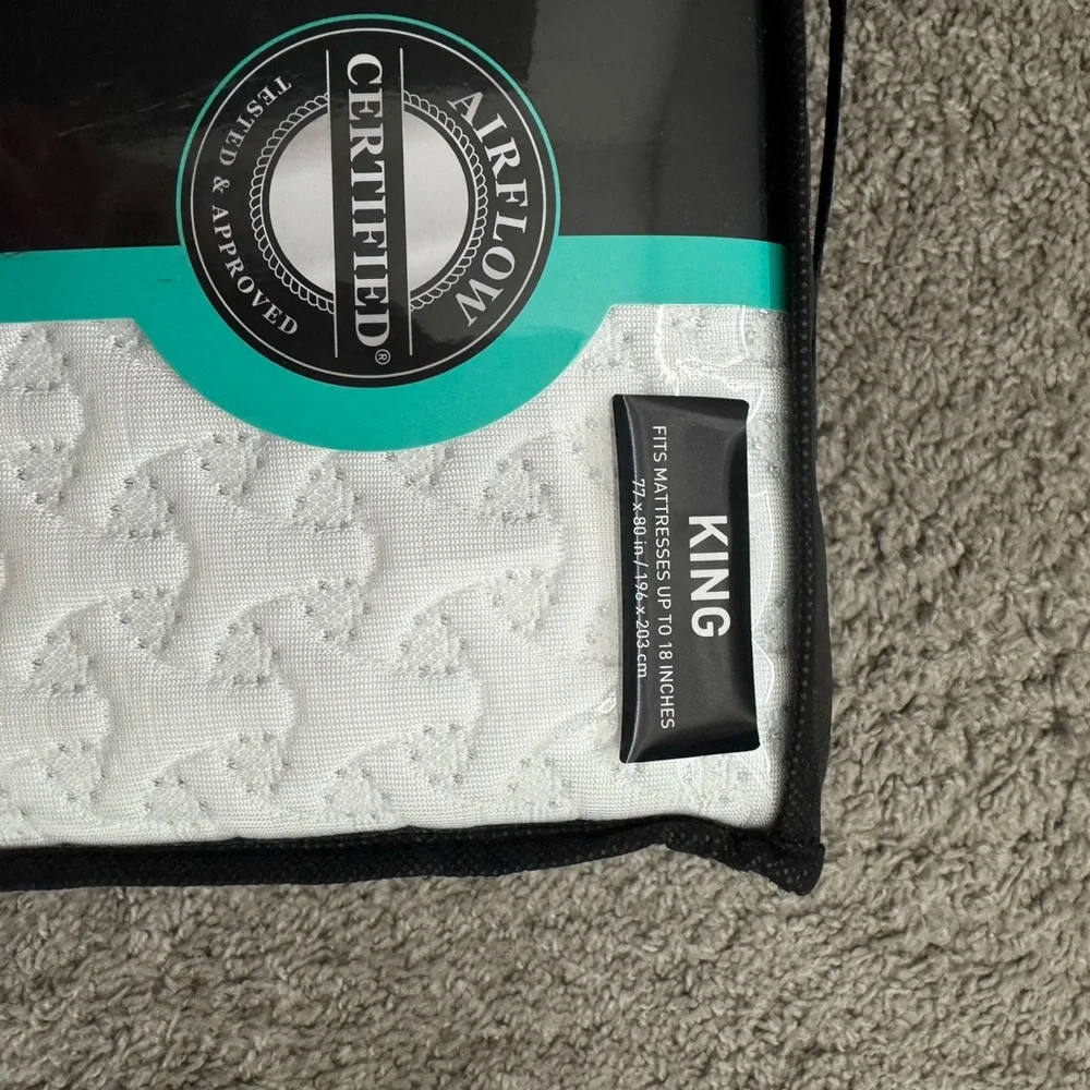 Edge White Mattress Cover